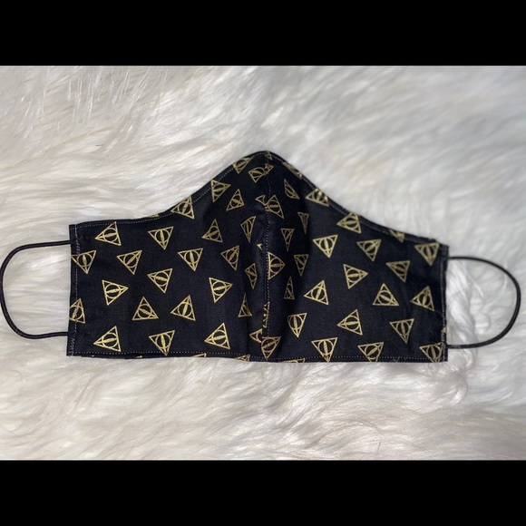 Face Mask W Filter Pocket Black & Gold Triangle - Picture 2 of 3